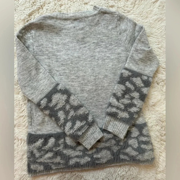 Rain + Rose Sweater Gray with faux leopard fur on bottom and sleeves size small - Picture 6 of 8